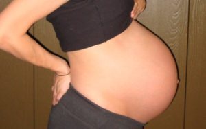 Каменеет живот на 40 неделе беременности когда рожать