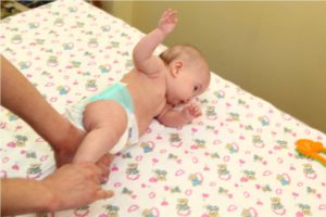 Упражнения для держания головы у младенцев