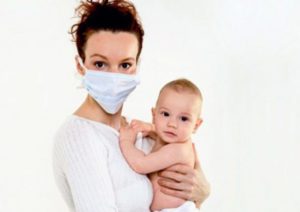 Кормящая мама заболела простудой как не заразить ребенка