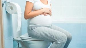 Можно ли тужиться во время беременности в туалете