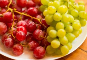 Можно ли кормящей маме виноград в первый месяц