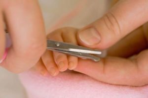 Как подстричь ногти правильно новорожденному