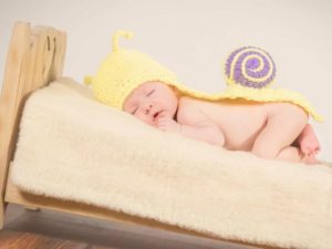 Как уложить грудного ребенка спать быстро