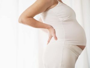 Можно ли наклоняться при беременности на поздних сроках