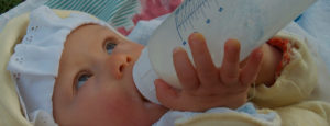 Как понять что младенец не наедается грудным молоком