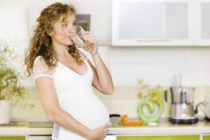 Сколько пить воды беременным