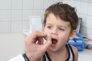 Как напоить ребенка горьким лекарством
