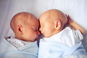 К чему во сне быть беременной двойней