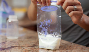 Сколько можно хранить замороженное грудное молоко в морозилке