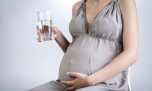 Сколько пить воды беременным