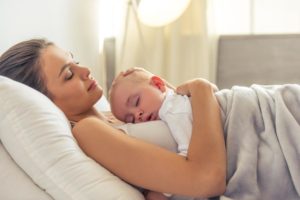 Ребенок спит долго после родов