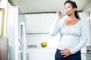 Почему хочется пить много воды во время беременности