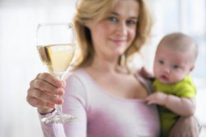 Можно ли пить вино во время кормления ребенка