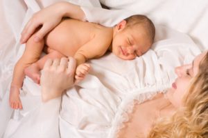 Ребенок спит долго после родов