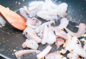 Можно ли кормящей кальмары