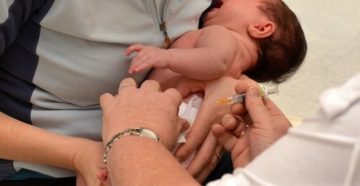 Прививки при рождении в роддоме